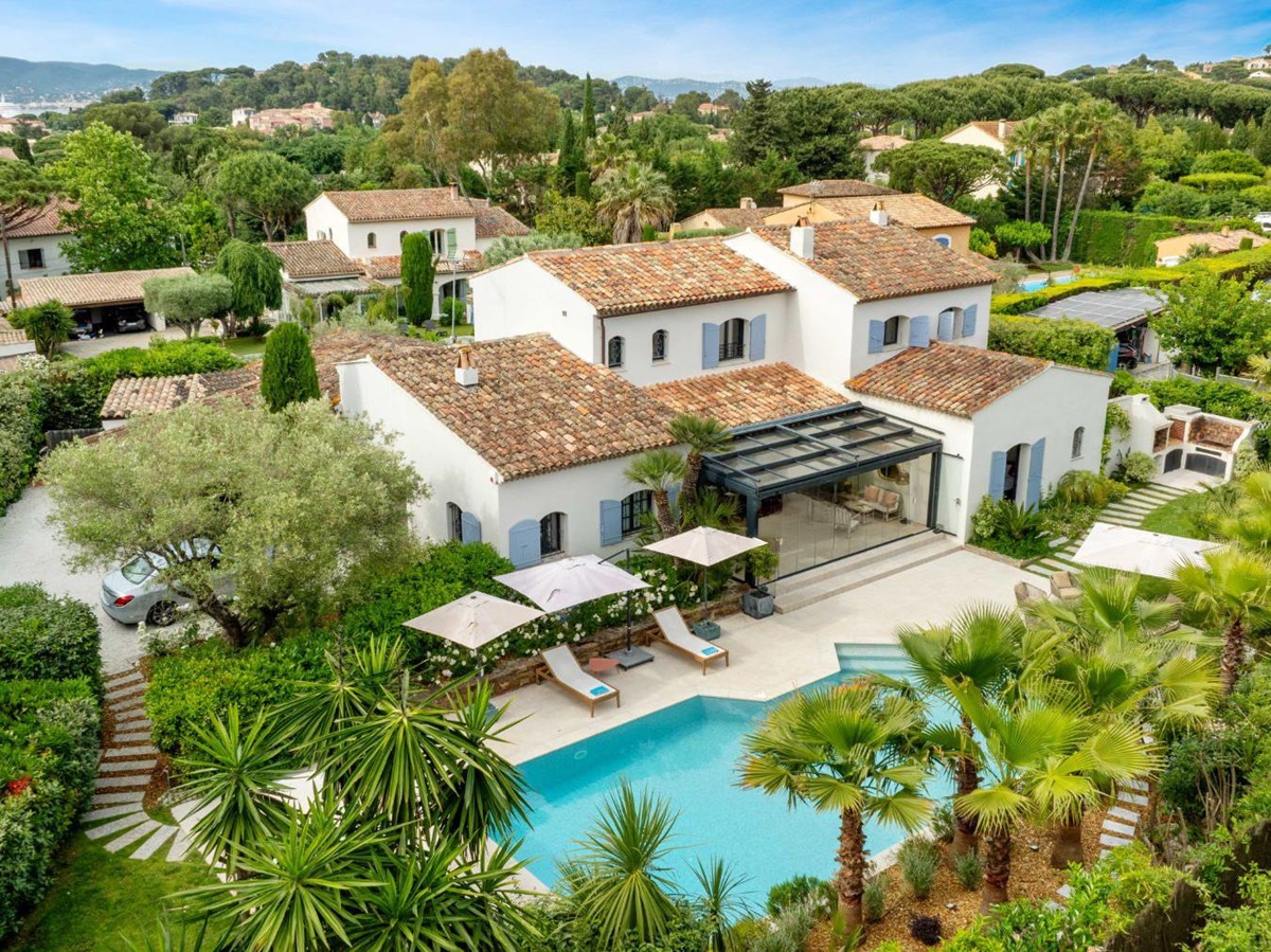 Aerial view of Villa Les Palmiers on the Cote d'Azur