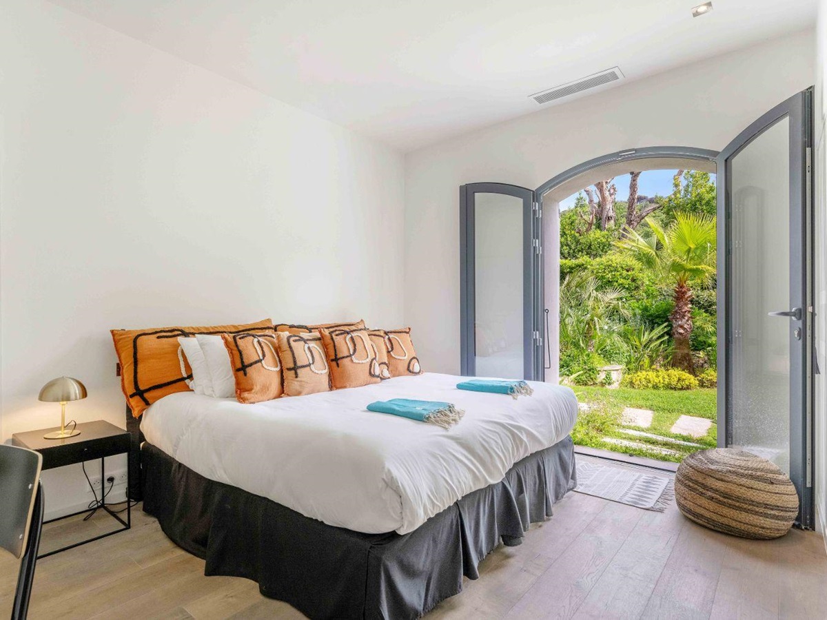 Bedroom at Villa Les Palmiers in Cote D'Azur