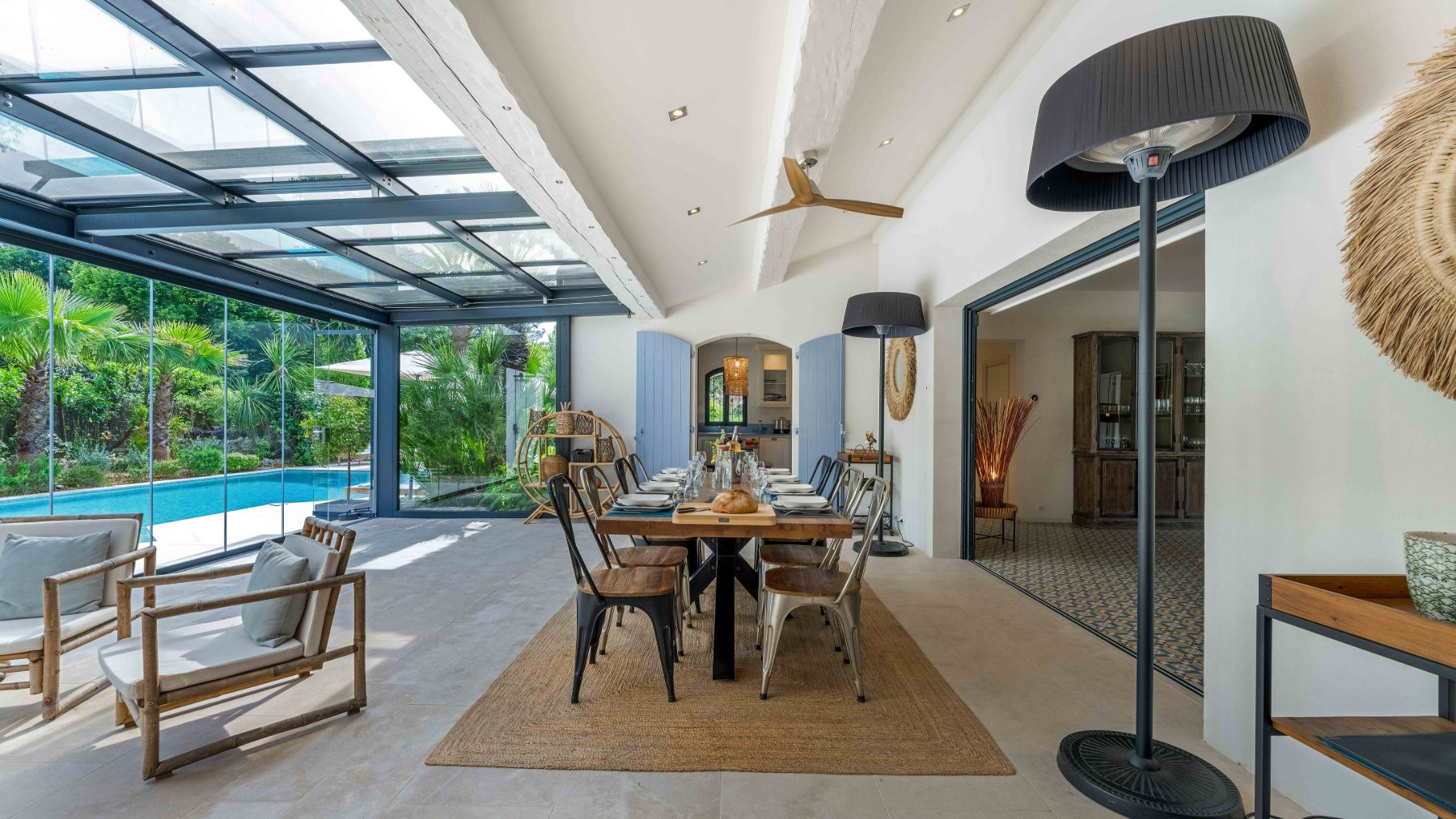 Dining room at Villa Les Palmiers in Cote D'Azur