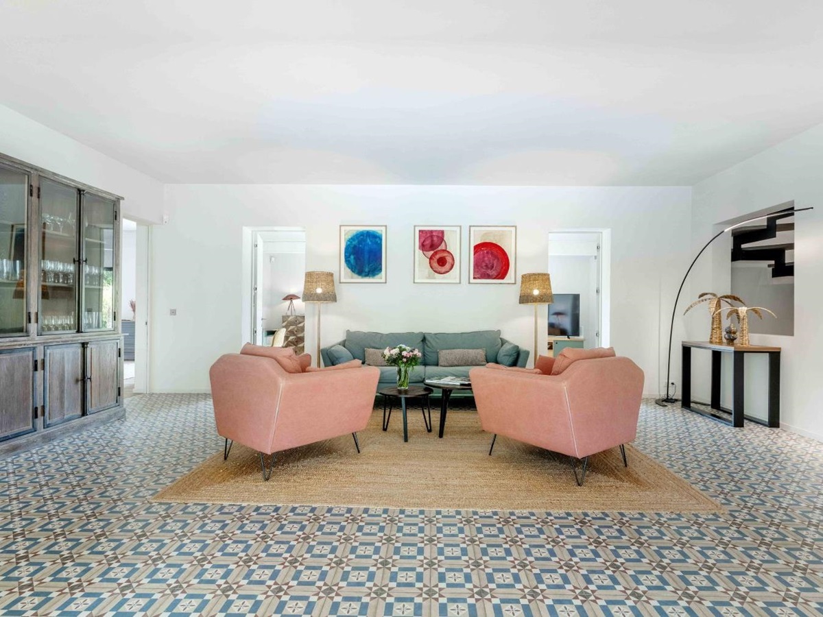 Sitting room at Villa Les Palmiers in Cote D'Azur
