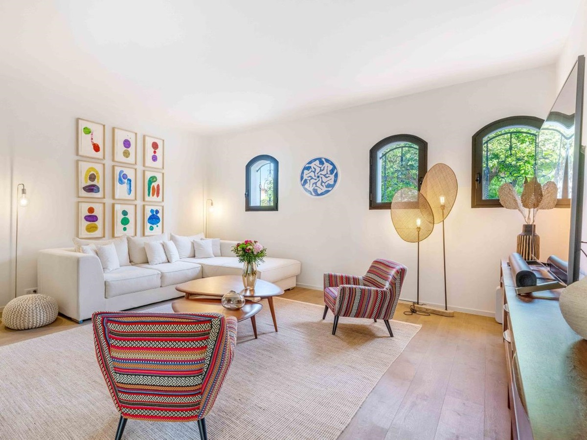Sitting room at Villa Les Palmiers in Cote D'Azur