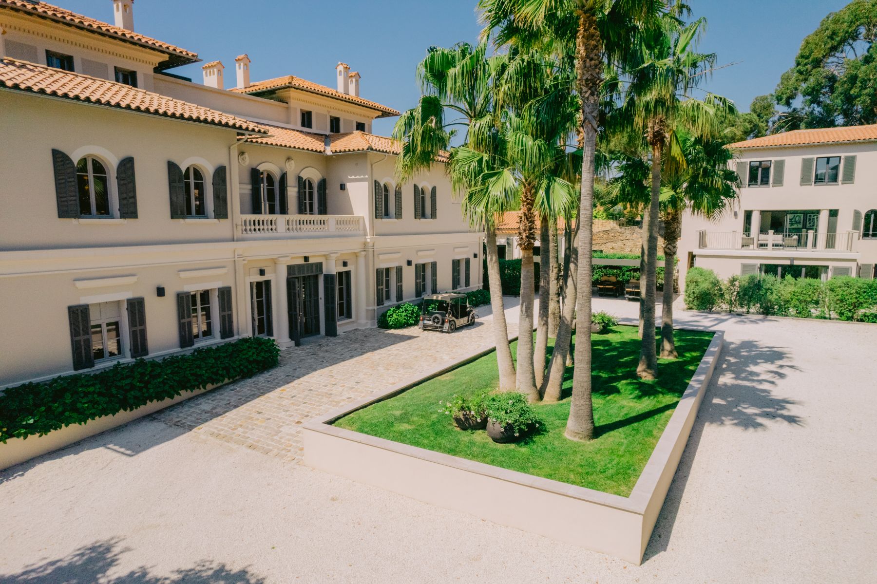 Driveway at Villa Letitia in the Cote d'Azur