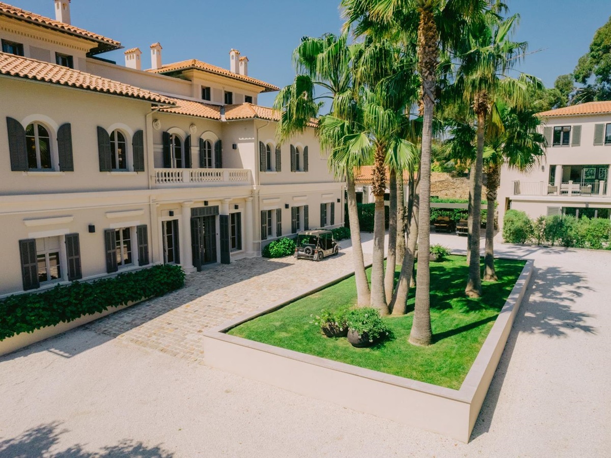Driveway at Villa Letitia in the Cote d'Azur