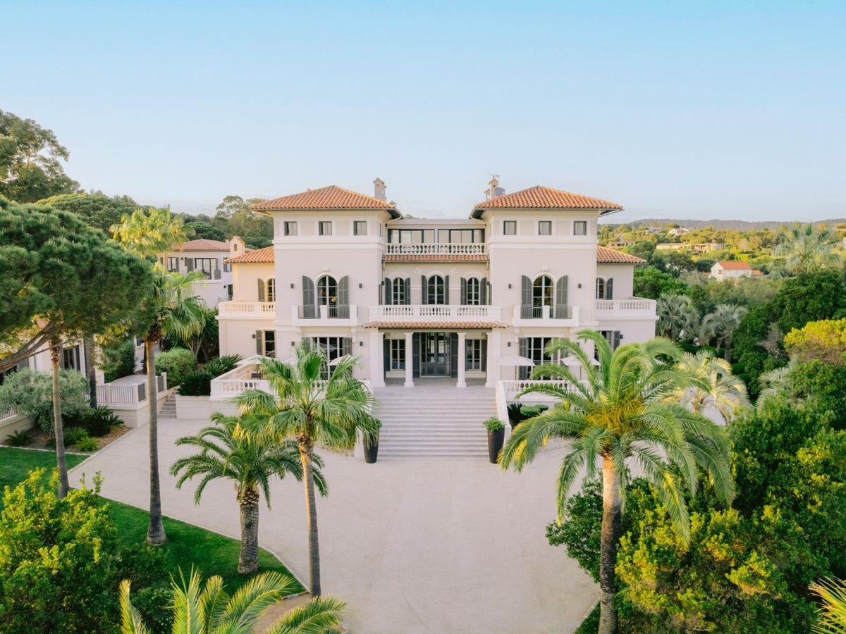 Exterior of Villa Letitia in the Cote d'Azur