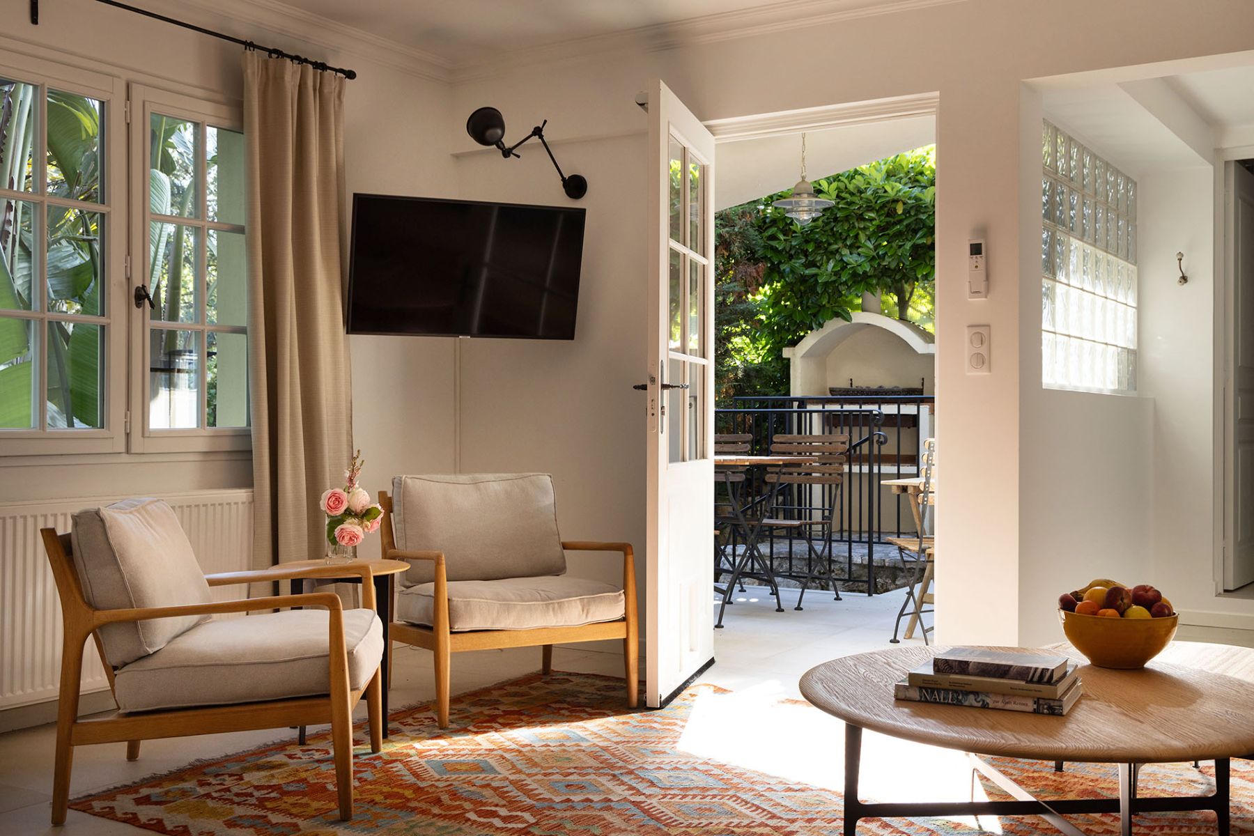 TV room at Villa Malvan in Cote d'Azur, France