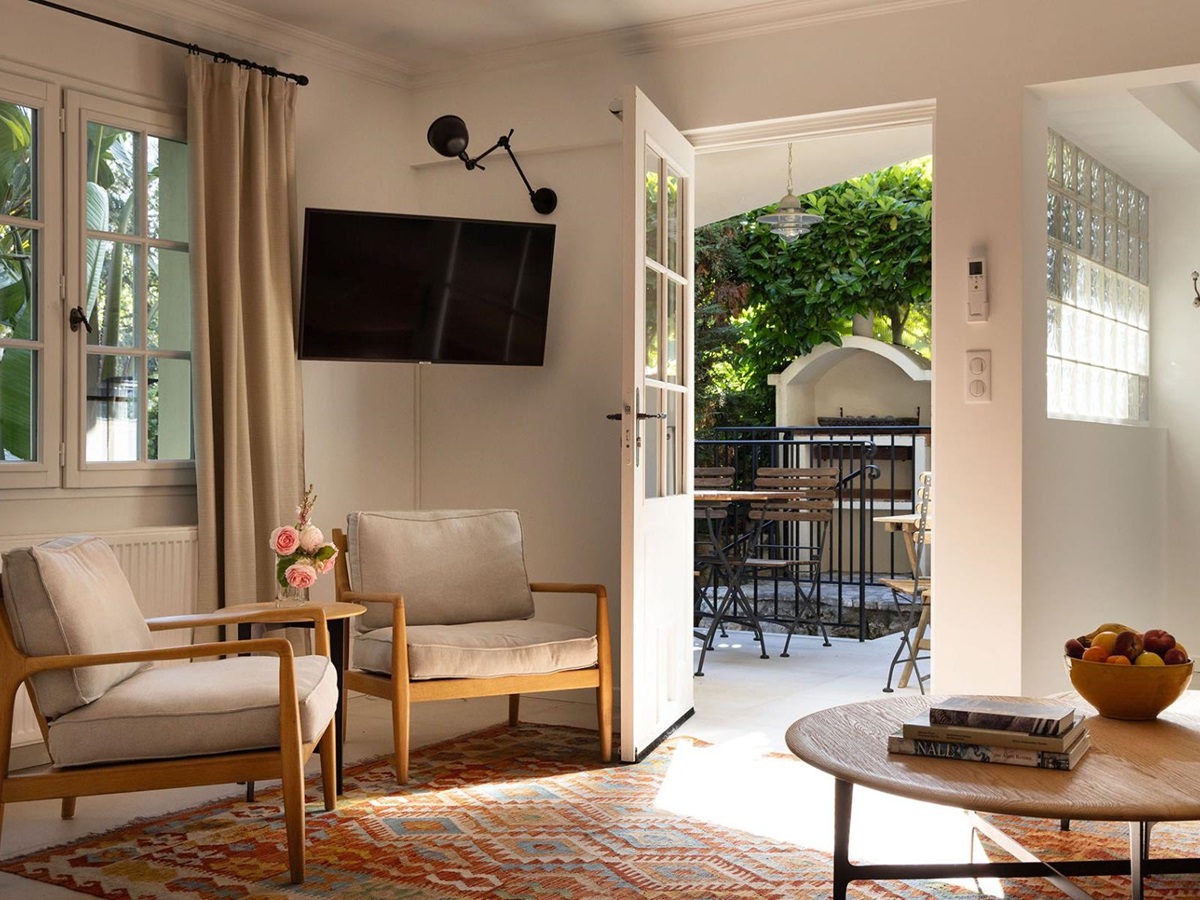 TV room at Villa Malvan in Cote d'Azur, France
