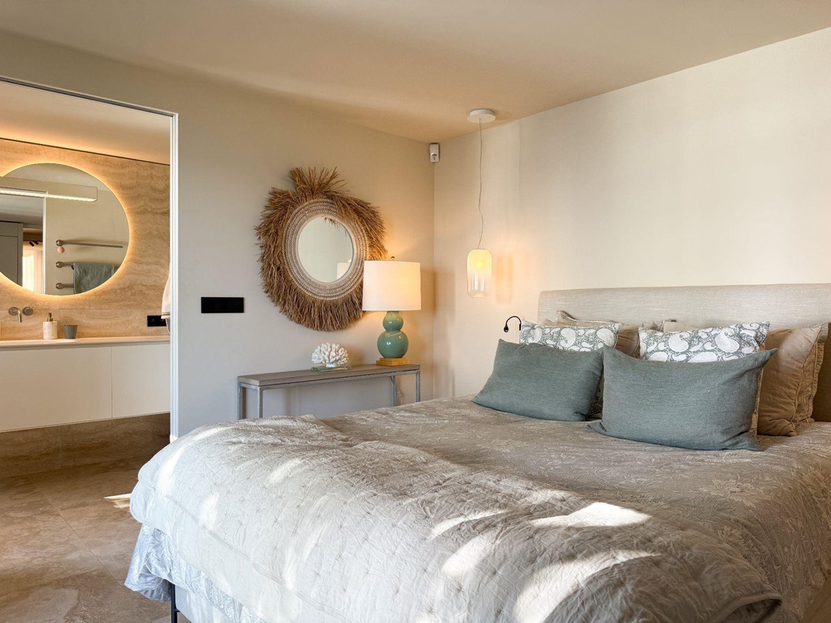 Bedroom with a double bed at Villa Mathilde in Cote d'Azur