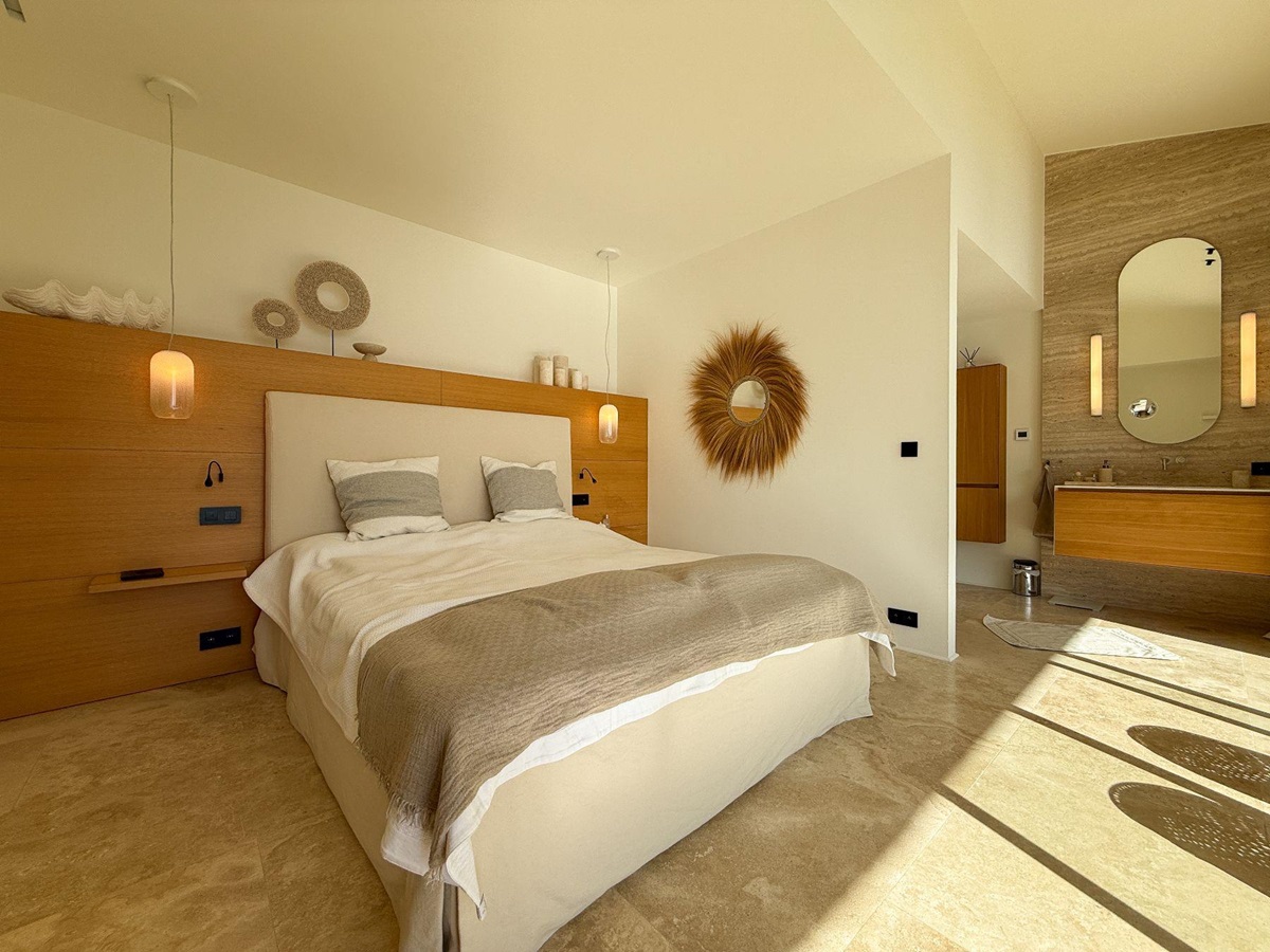Bedroom with a double bed at Villa Mathilde in Cote d'Azur