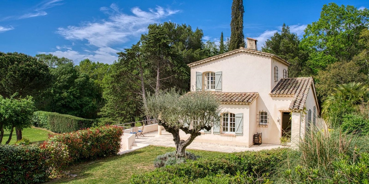 Exterior of Villa Mimosa in the Cote d'Azur 