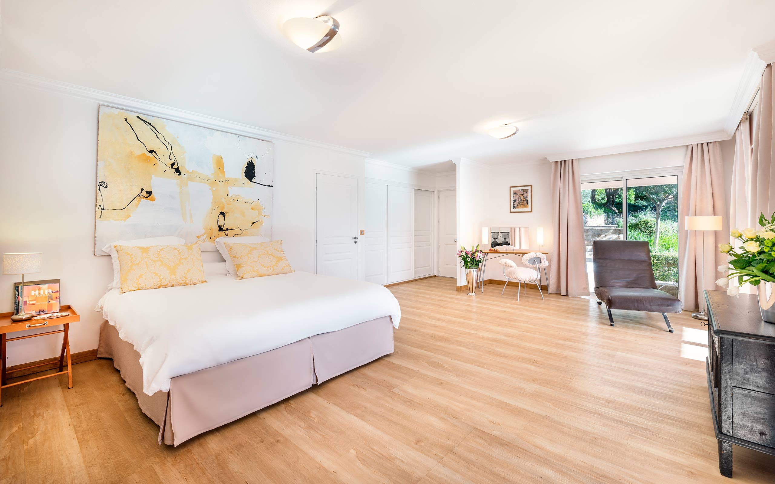 Double bedroom in Villa Mont Charles, Cote dAzur
