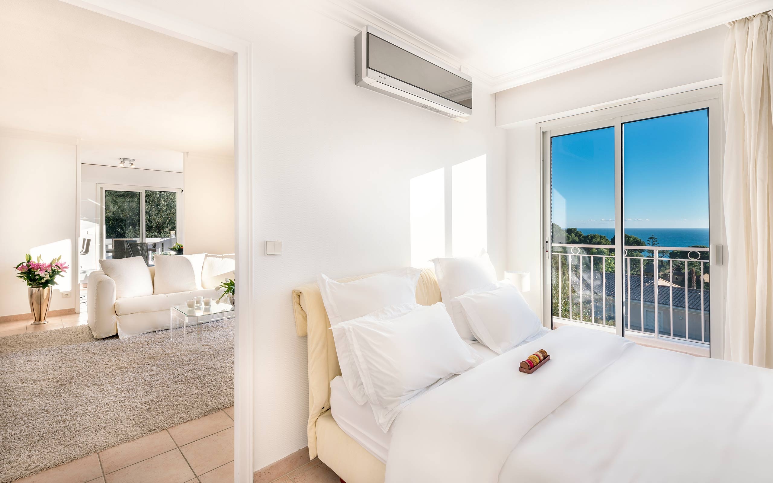 Double bedroom in Villa Mont Charles, Cote dAzur