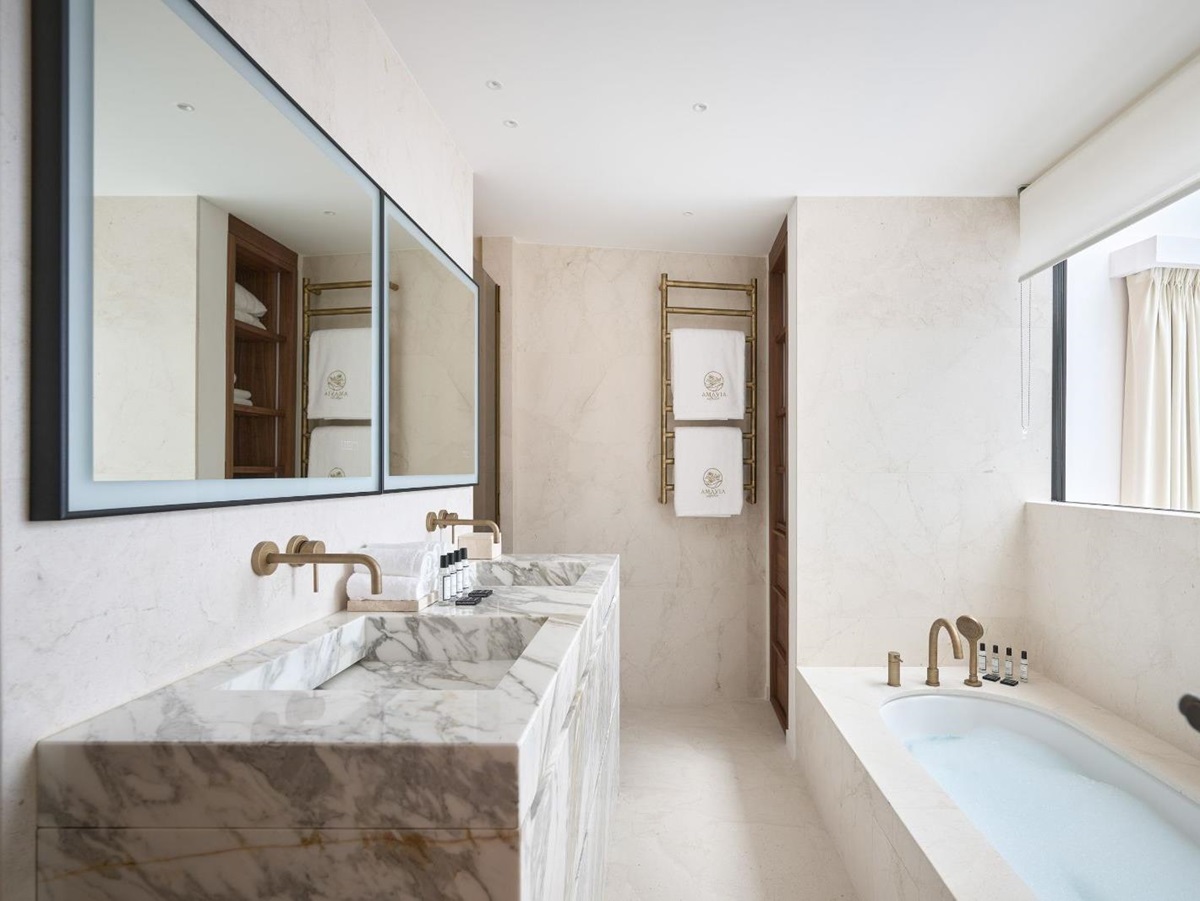 The bathroom at VIlla Olivia near Villefranche