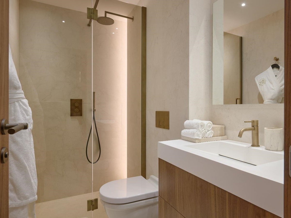 En suite bathroom at Villa Olivia, a luxury villa near Villefranche