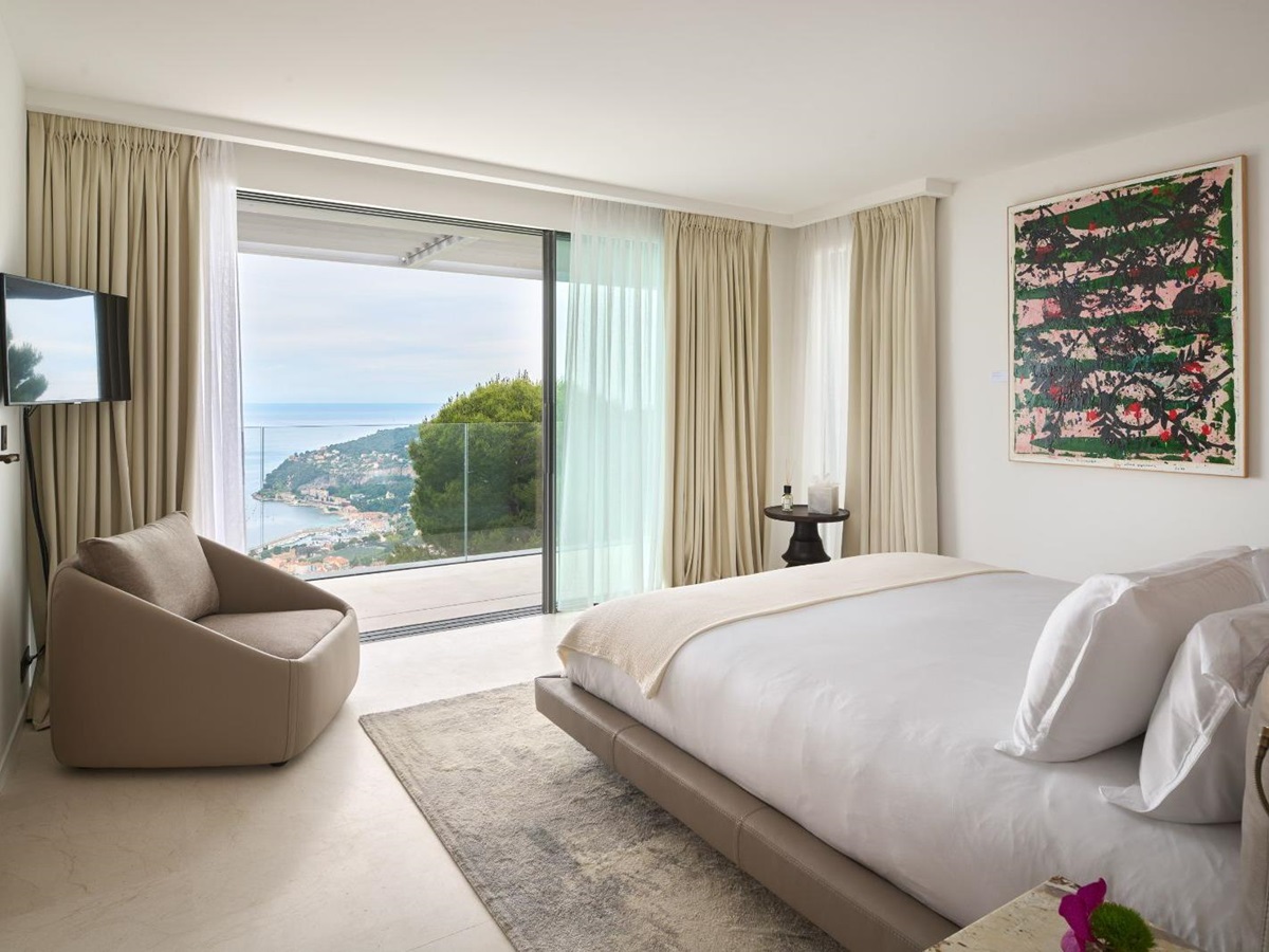 Bedroom with seaview at luxury Villa Olivia above Villefranche on the Cote d'Azur