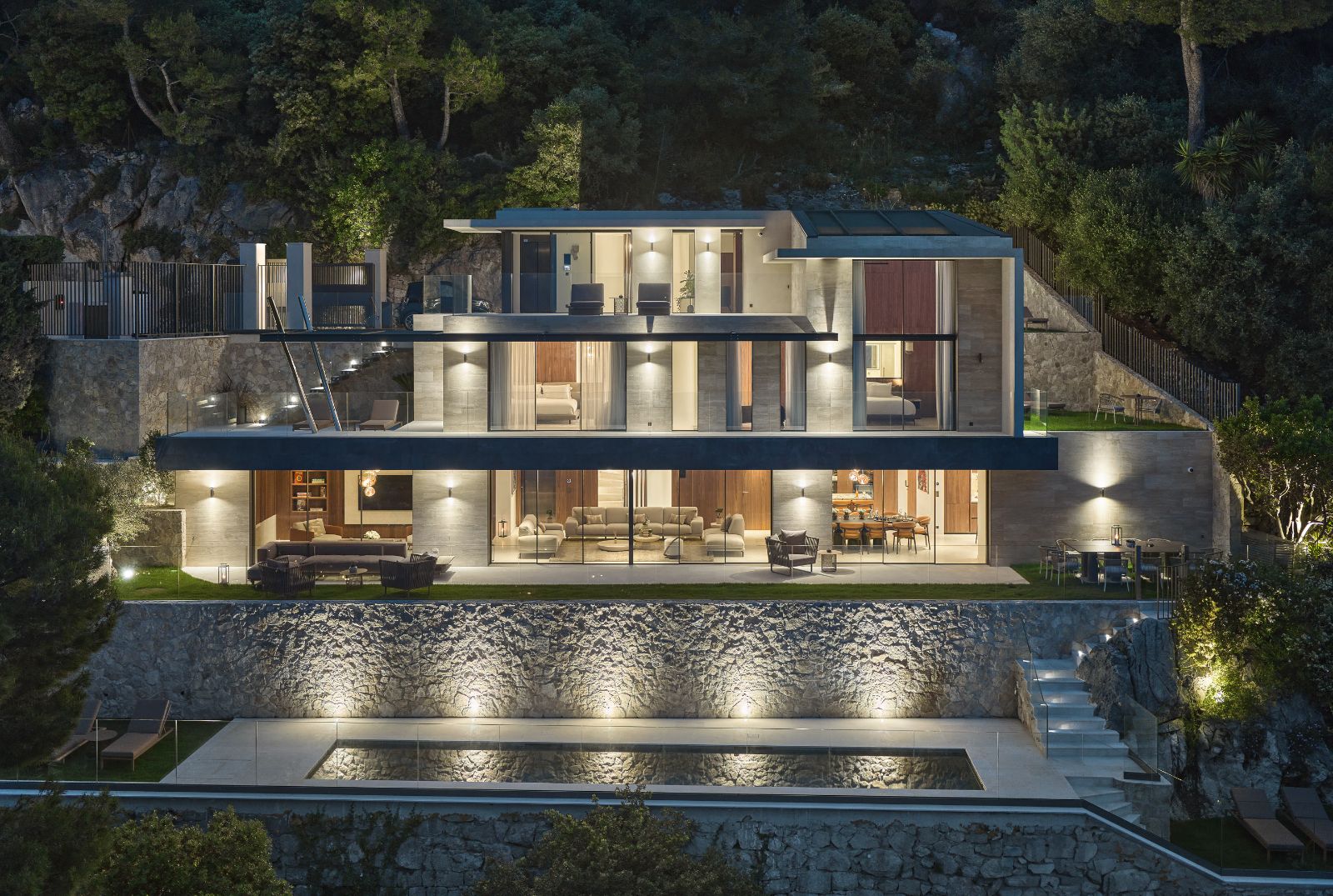 Night view of Villa Olivia near Villefranche-su-Mer in the South of France