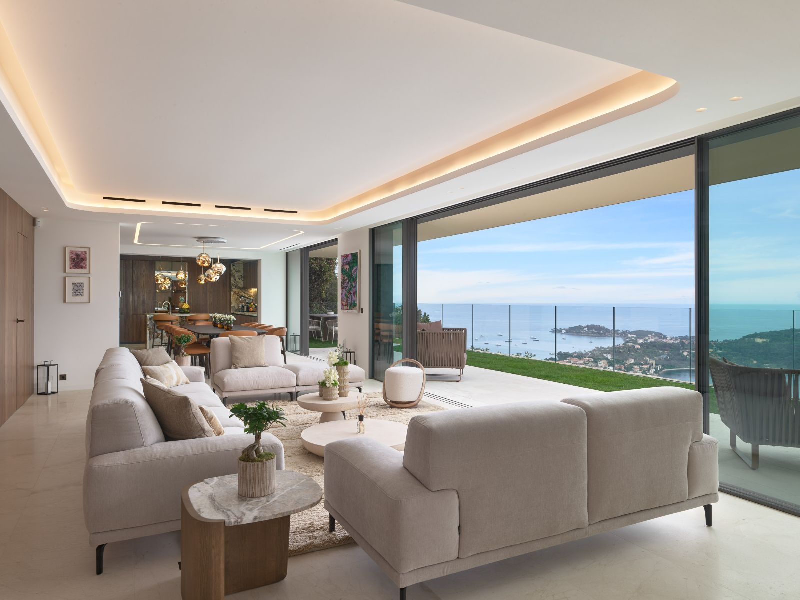 Living room with sea view at Villa Olivia in the South of France