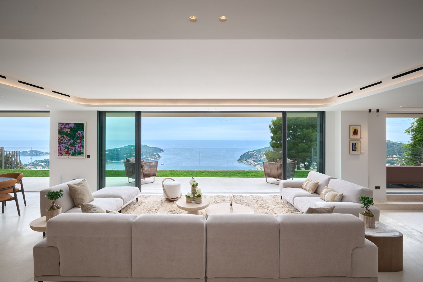 Living room with spectacular view over the Mediterranean and Villefranche in the South of France
