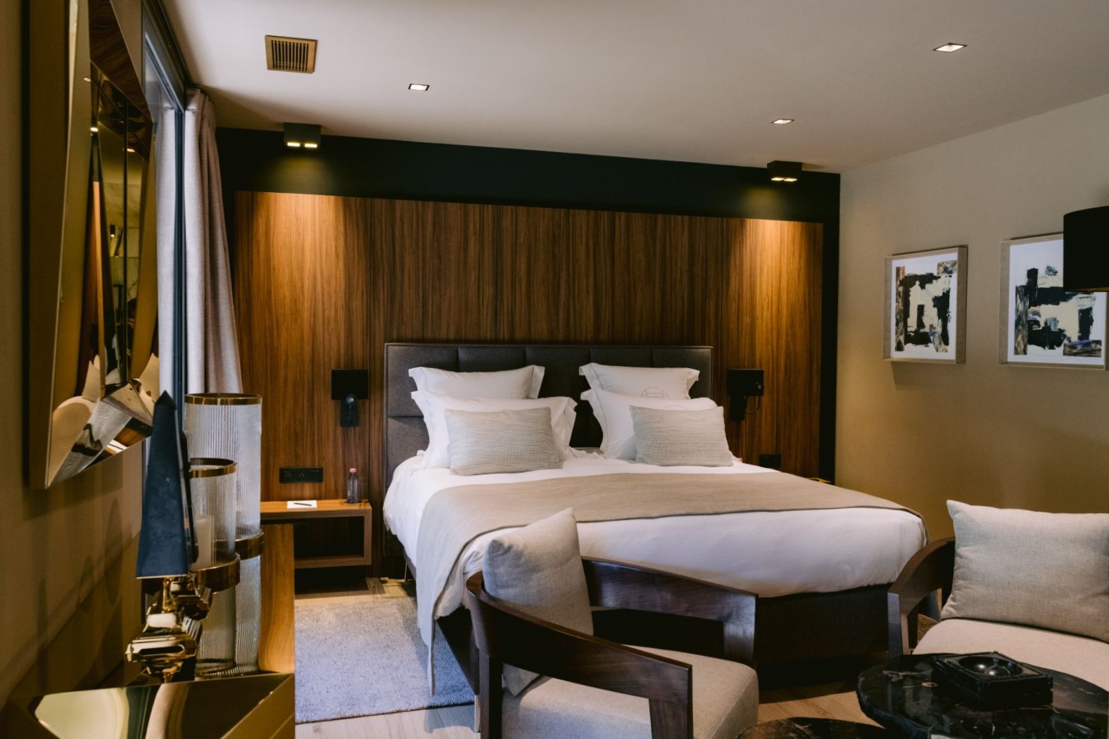 Guest bedroom at Villa Riva on the Cote d'Azur