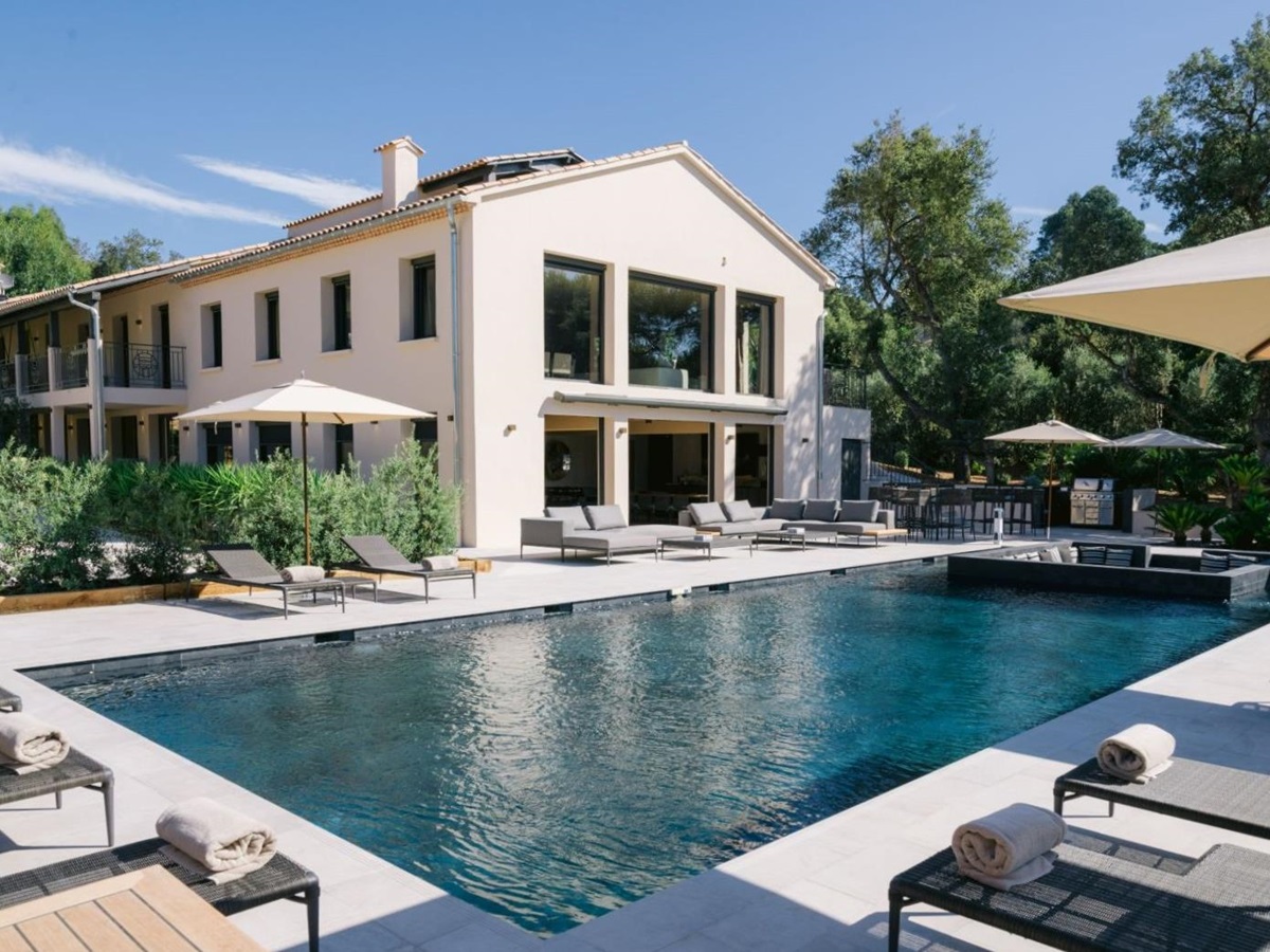 Exterior view of Villa Riva on the Cote d'Azur