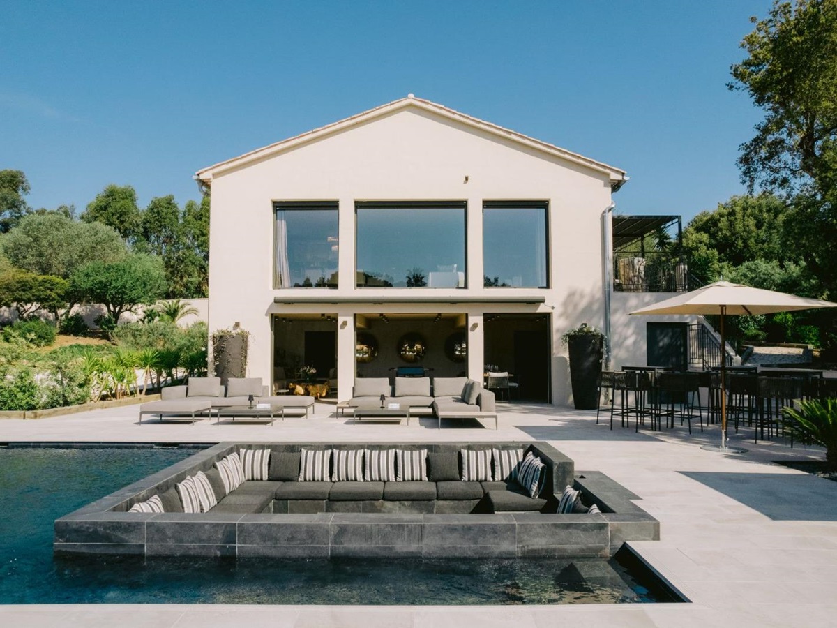 Exterior of Villa Riva in the Cote d'Azur