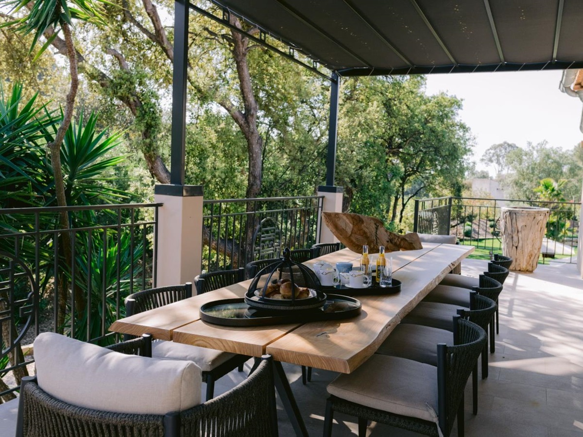 Outdoor Dining at Villa Riva in the Cote d'Azur