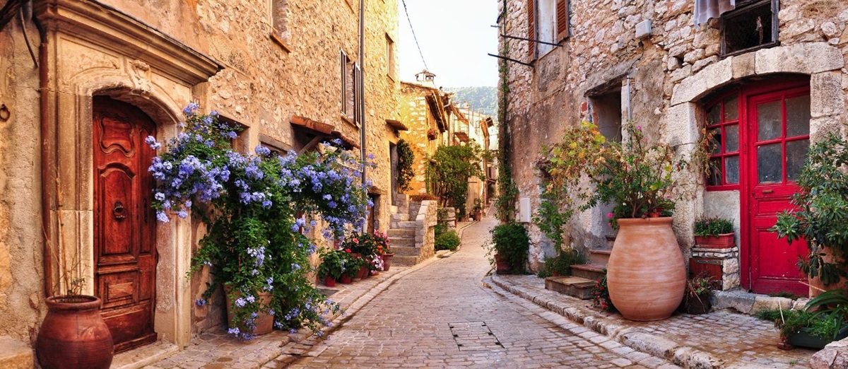 Cobbled streets and houses adorned with flowers in a village on the French Riviera