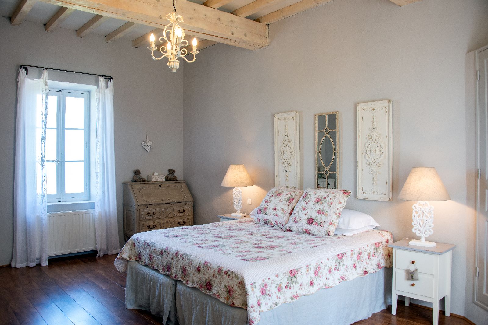 Bedroom with double bed and chandelier  at Bastide d'Aristide in Provence