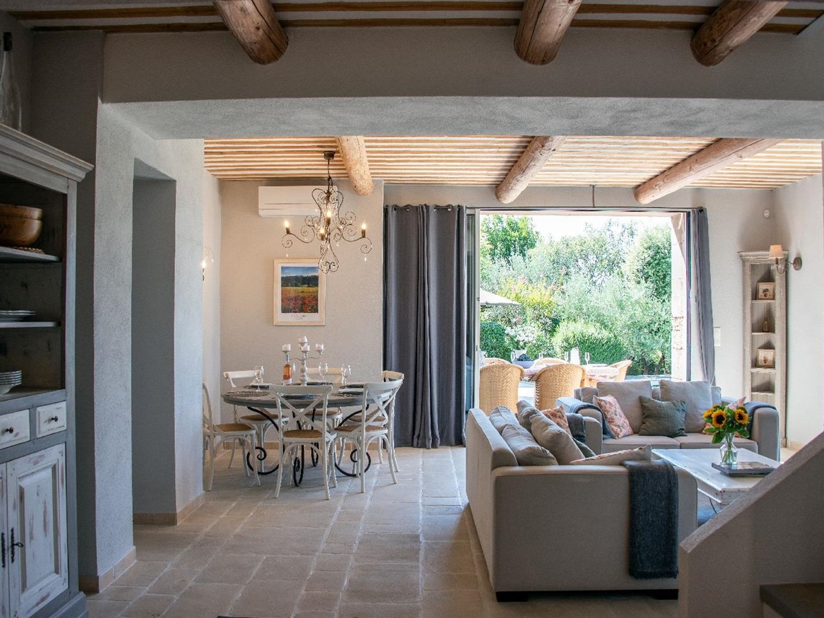 Open plan living room at Bastide d'Aristide in Provence