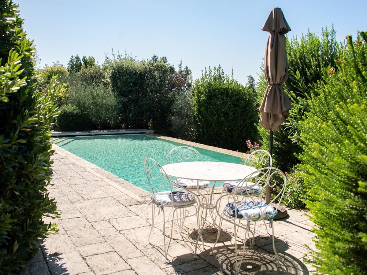 Table and chairs by the pool at Bastide d'Aristide in Provence