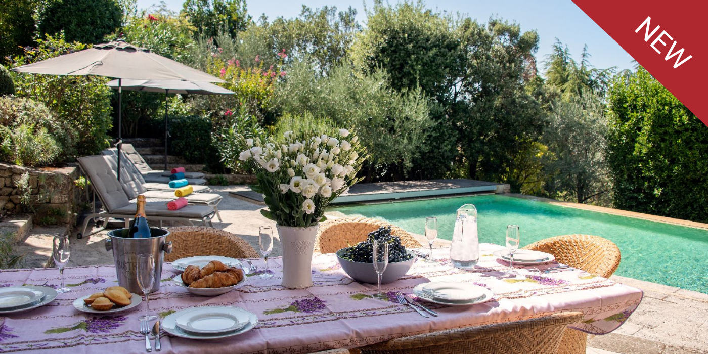 Bastide dAristide in Provence - table next to pool