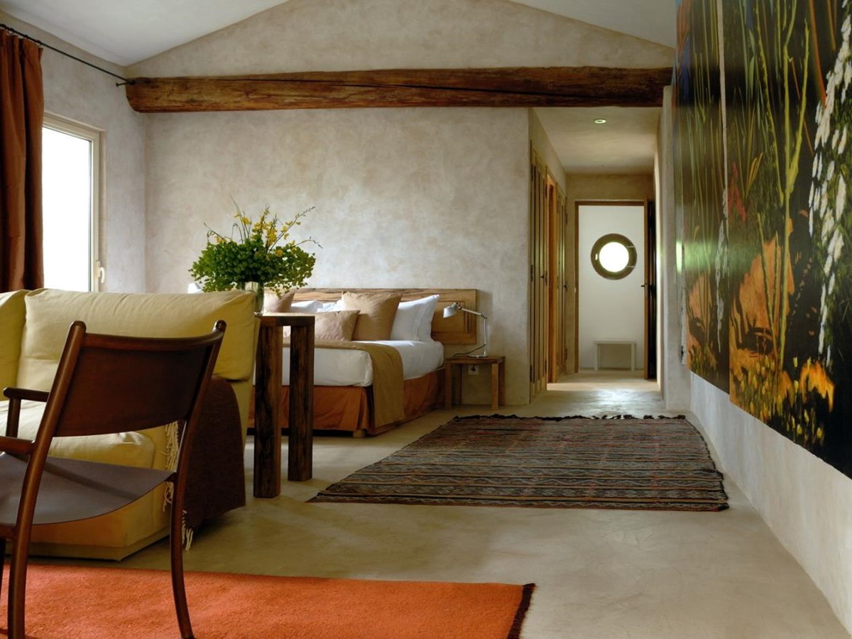 A contemporary bedroom at Bastide Luberon in Provence
