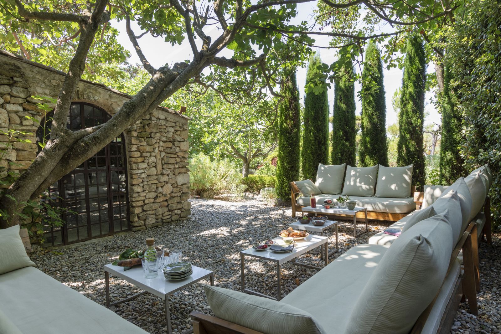 the terrace and sitting area at the Bastide Luberon near Bonnieux in Provence
