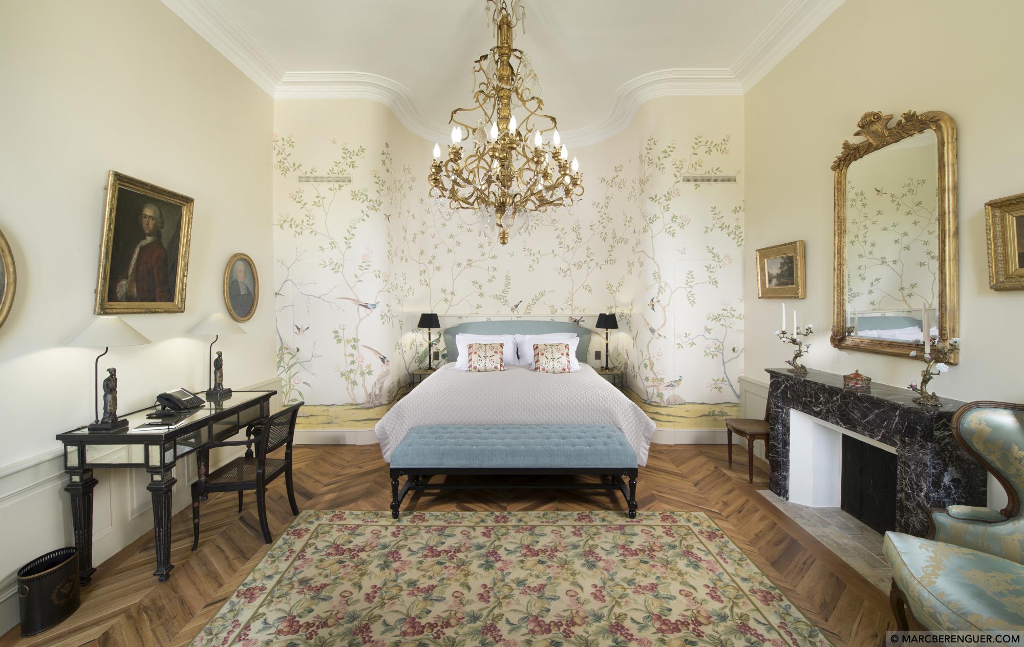 Luxurious double bedroom in EChateau d'Estoublon, Provence