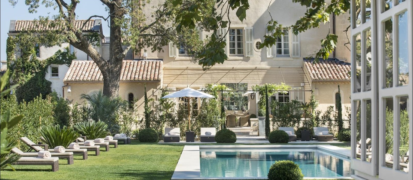 Pool and lawn with sun loungers at the Chateau d’Estoublon in Provence, France