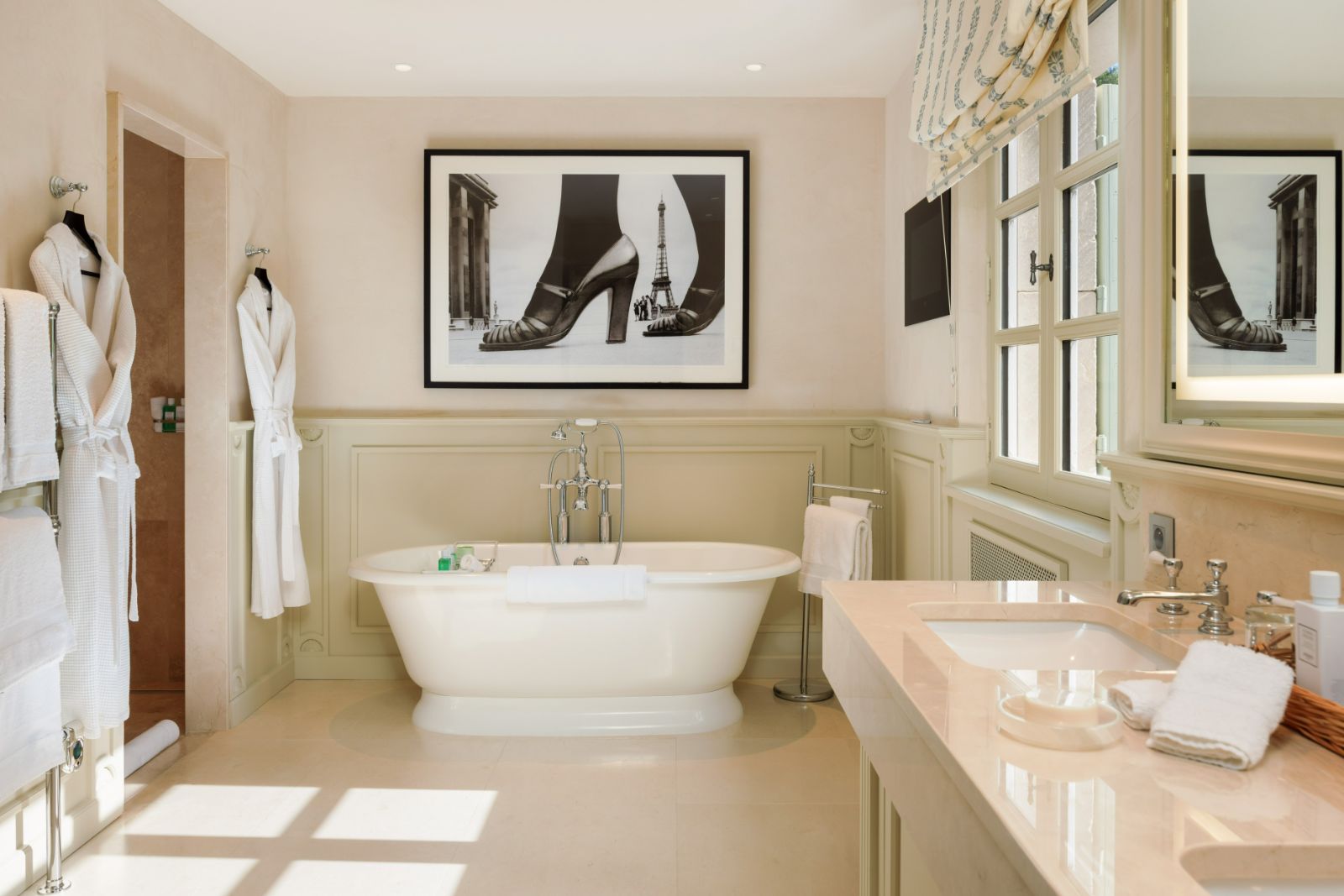Bathroom 1 at Chateau Margui