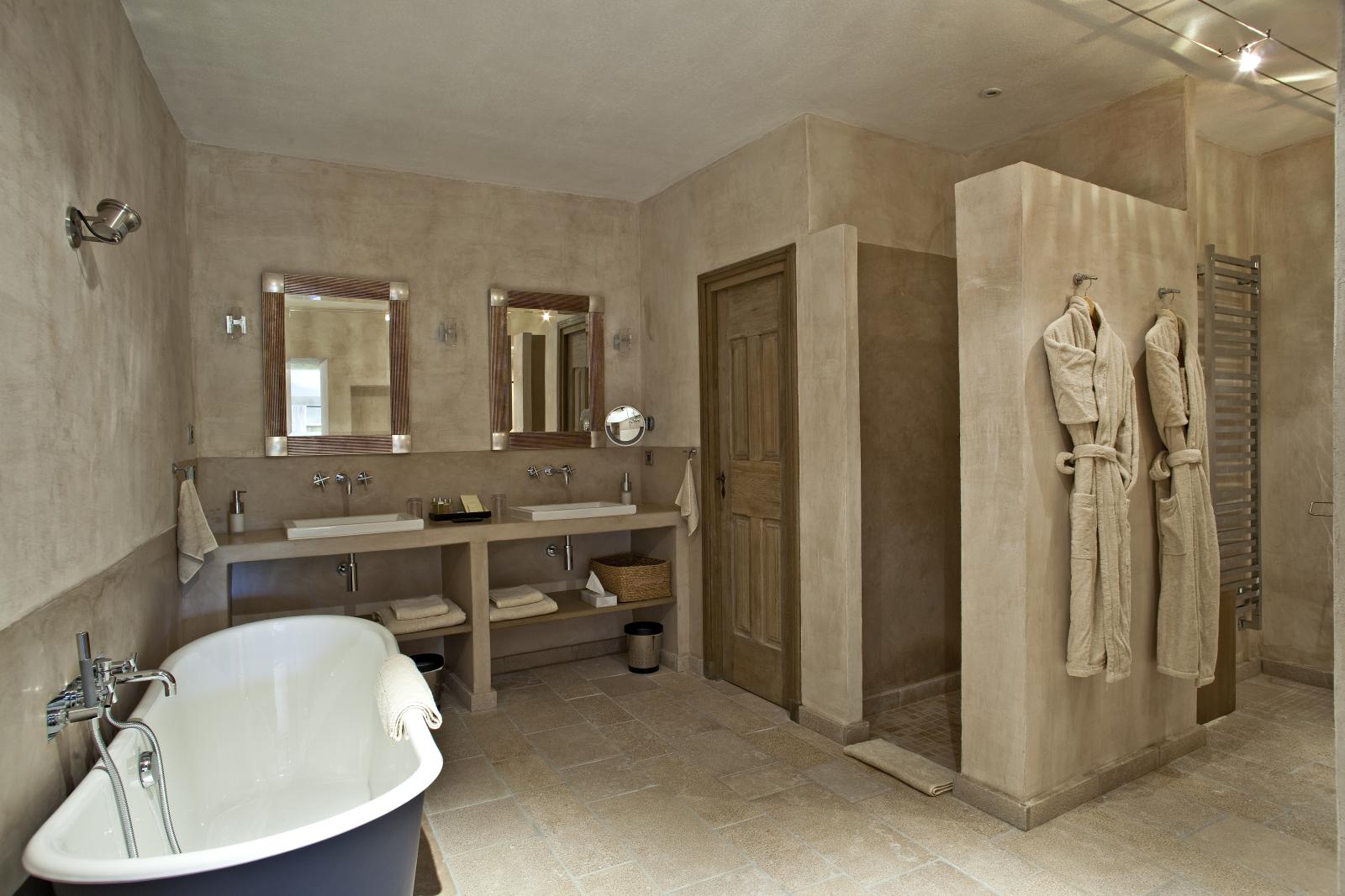 Bathroom in Domaine des Baumettes, Provence