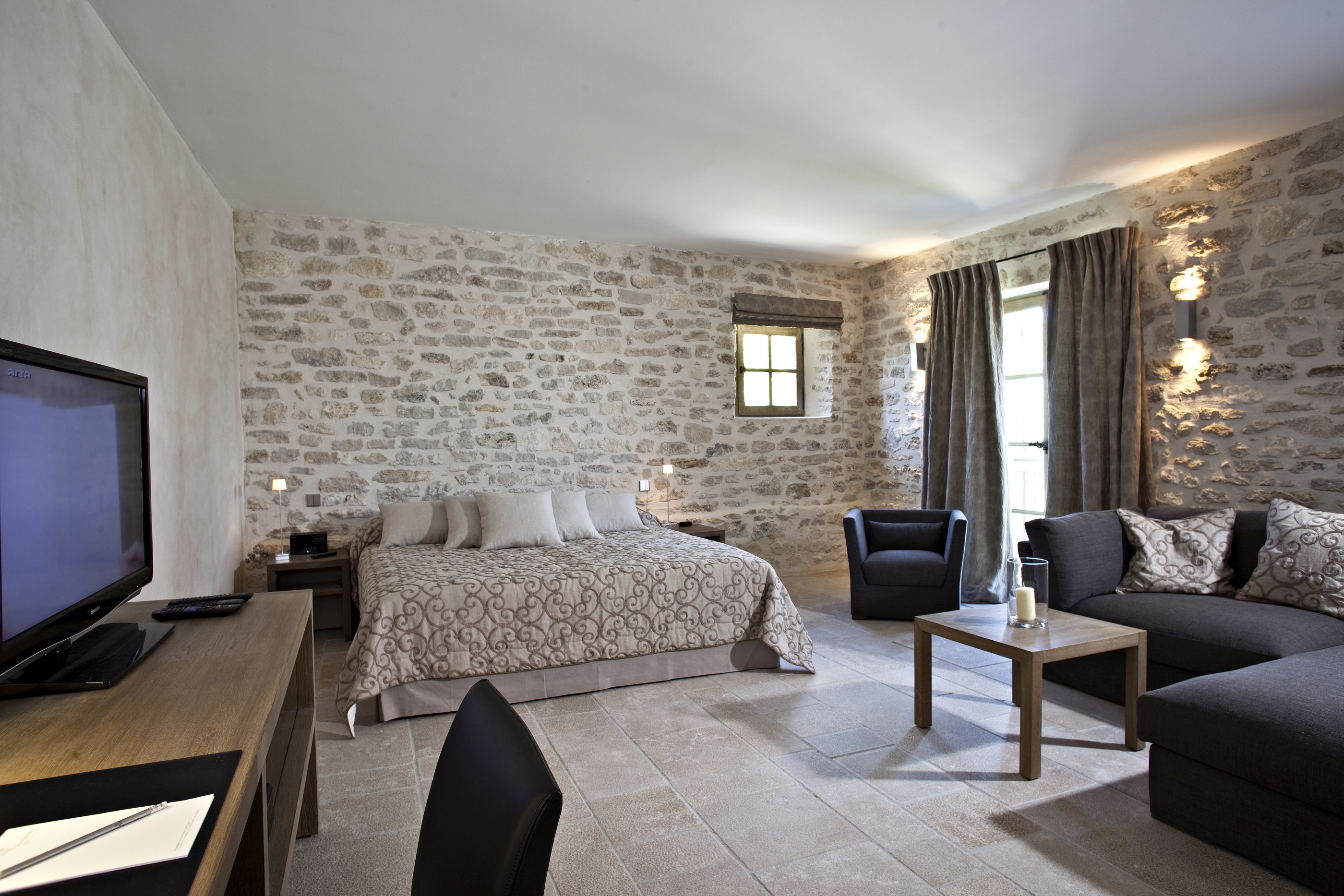 Double bedroom in Domaine des Baumettes, Provence