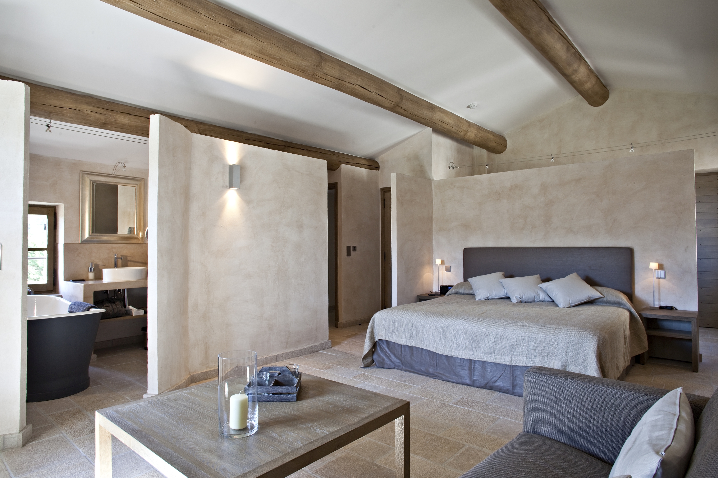 Double bedroom in Domaine des Baumettes, Provence