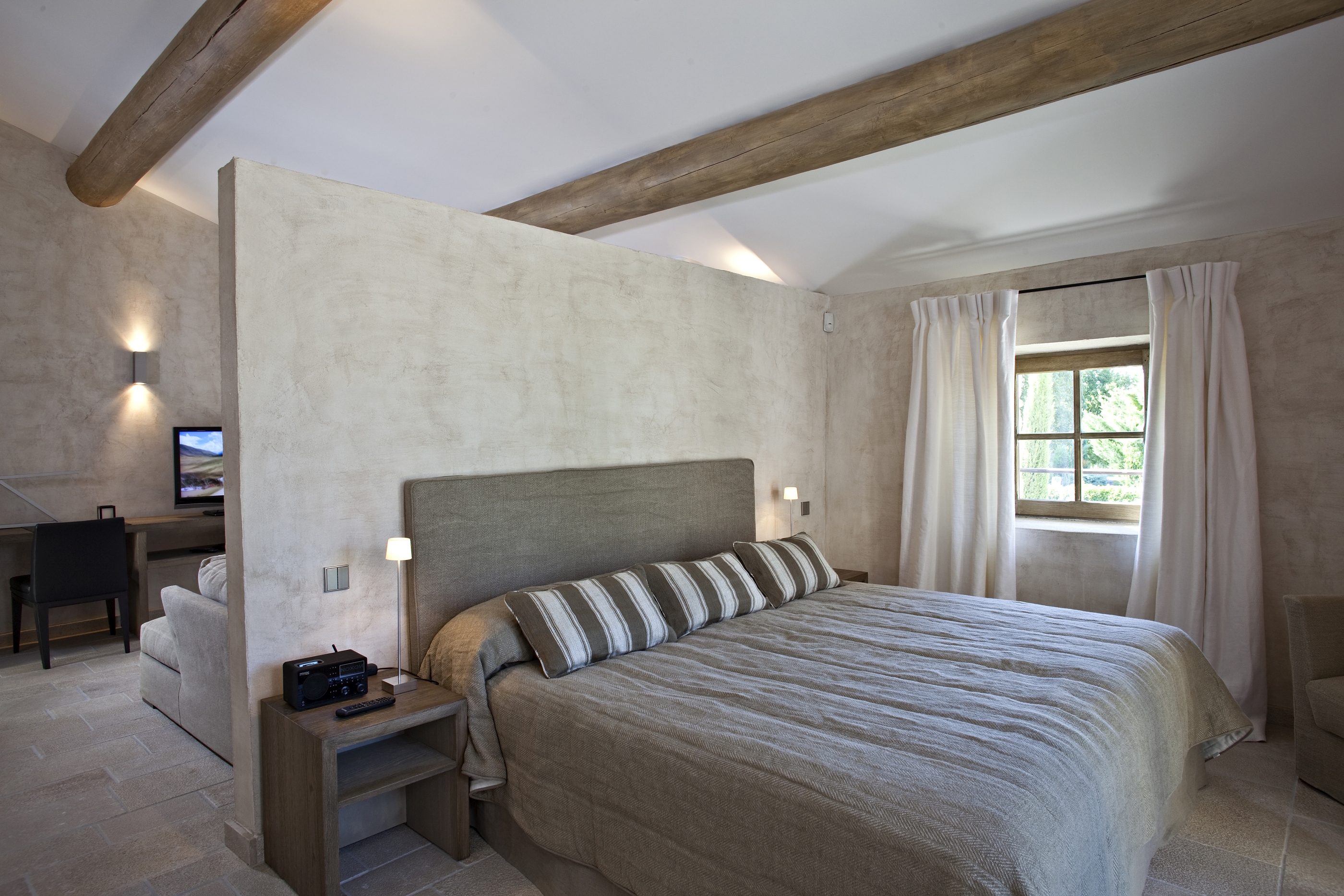Double bedroom in Domaine des Baumettes, Provence