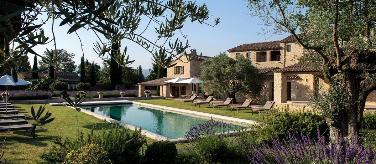 Pool view at Domaine des Baumettes, luxury Bonnieux vacation rental