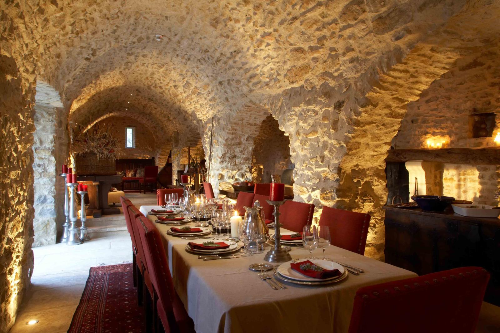 Dining table in Domaine des Coteaux, Provence