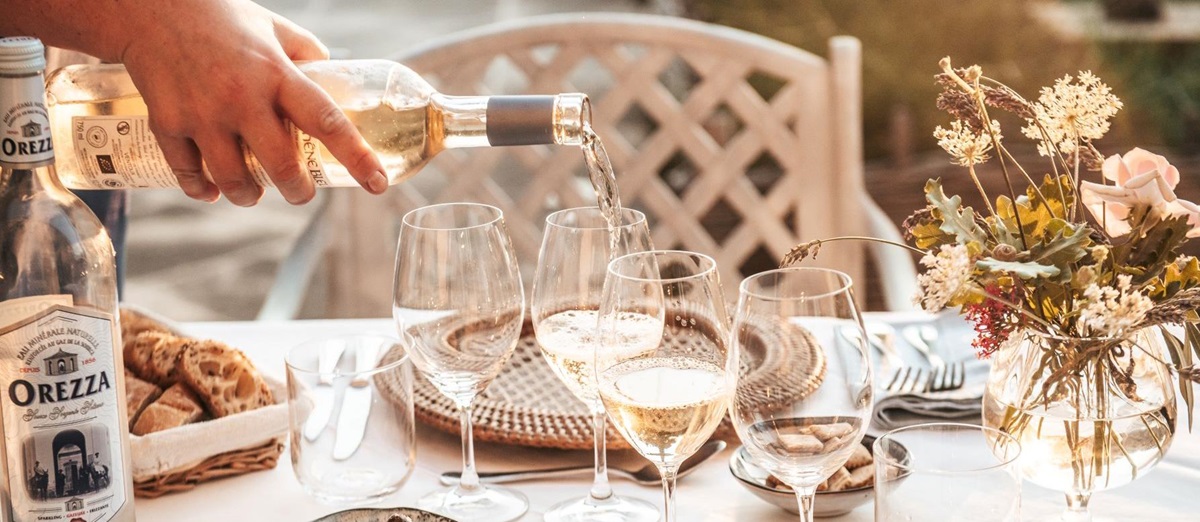 Wine being poured for guests of Domaine des Coteaux in Provence