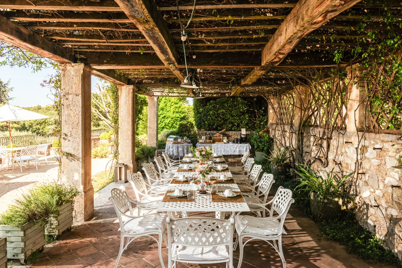 Outdoor Dining at Domaine des Coteaux in Provence