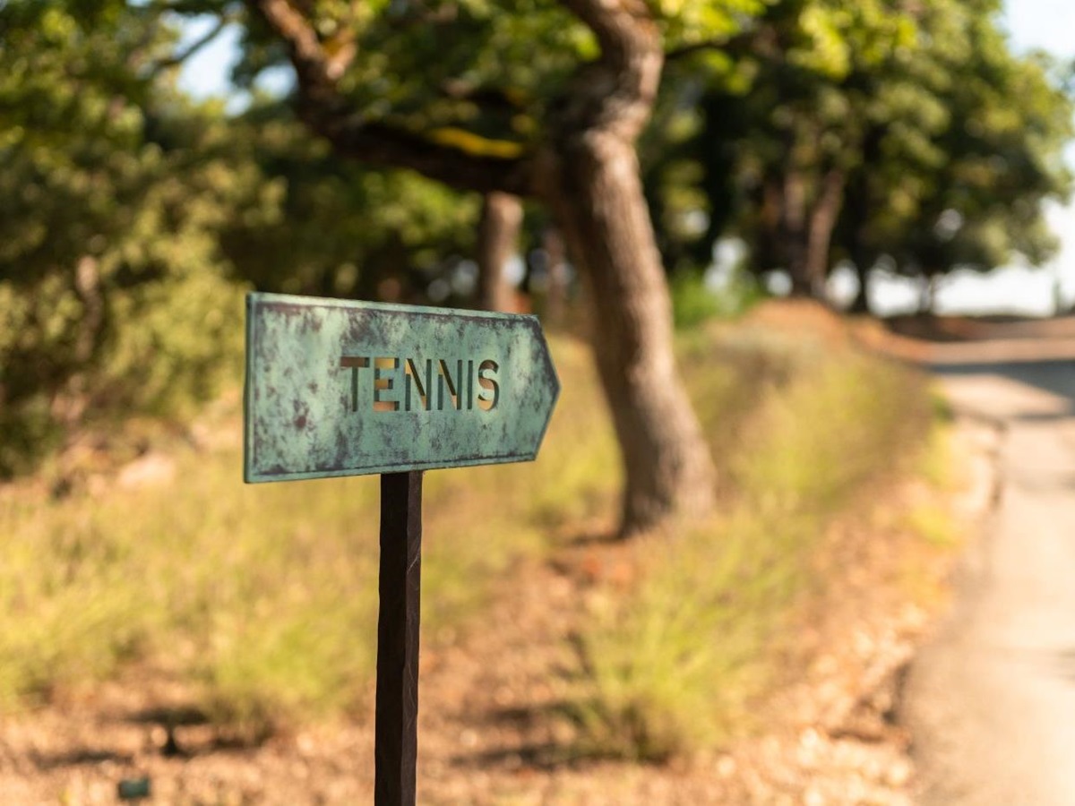 Tennis Sign at Domaine des Coteaux in Provence