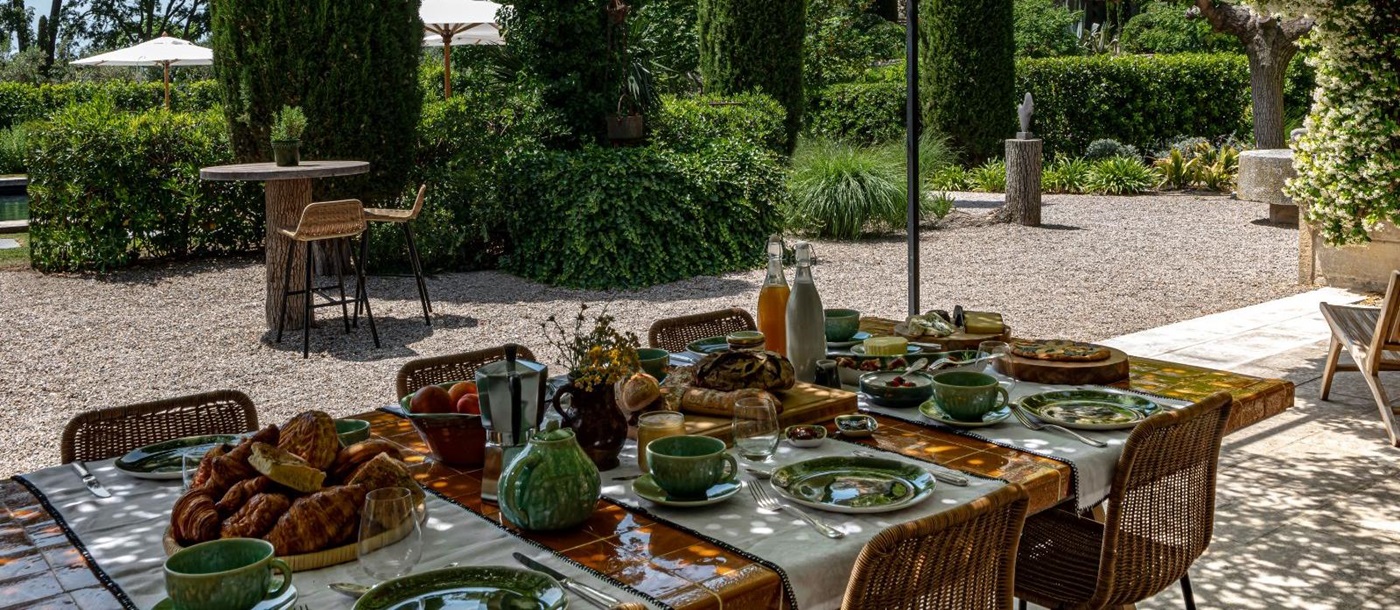 dining terrace in garden