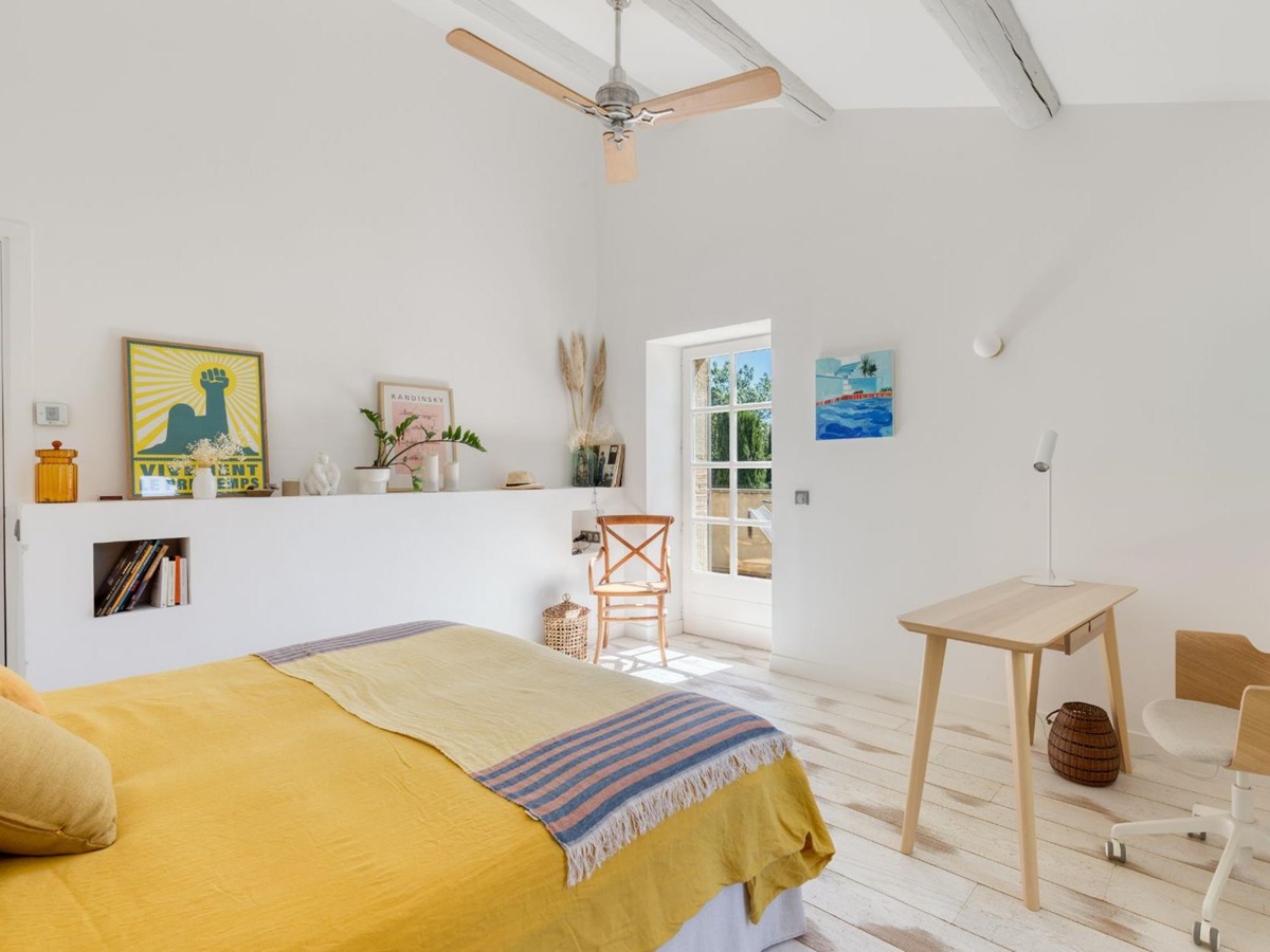 Bedroom 2 at La Roulotte in Provence