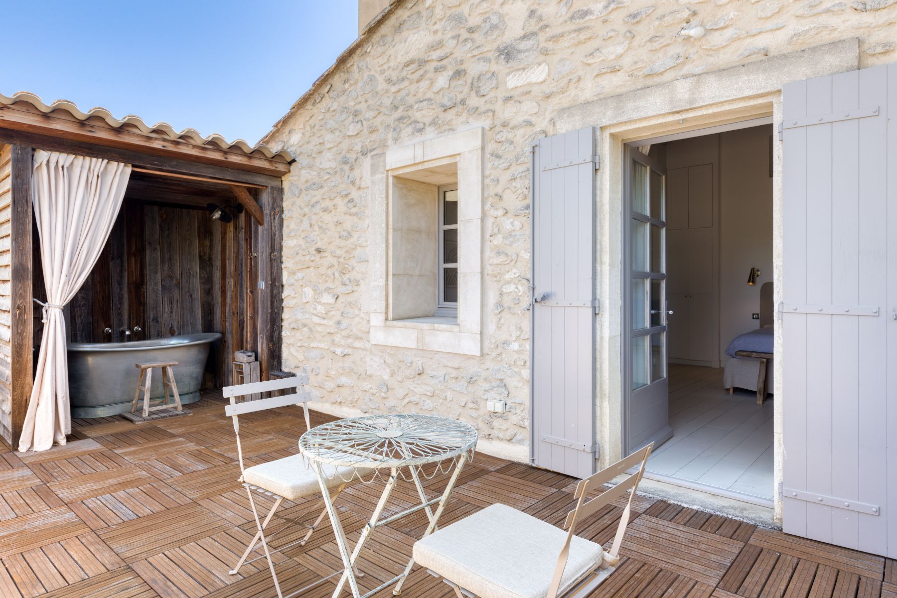 Outdoor Bath at La Roulotte in Provence