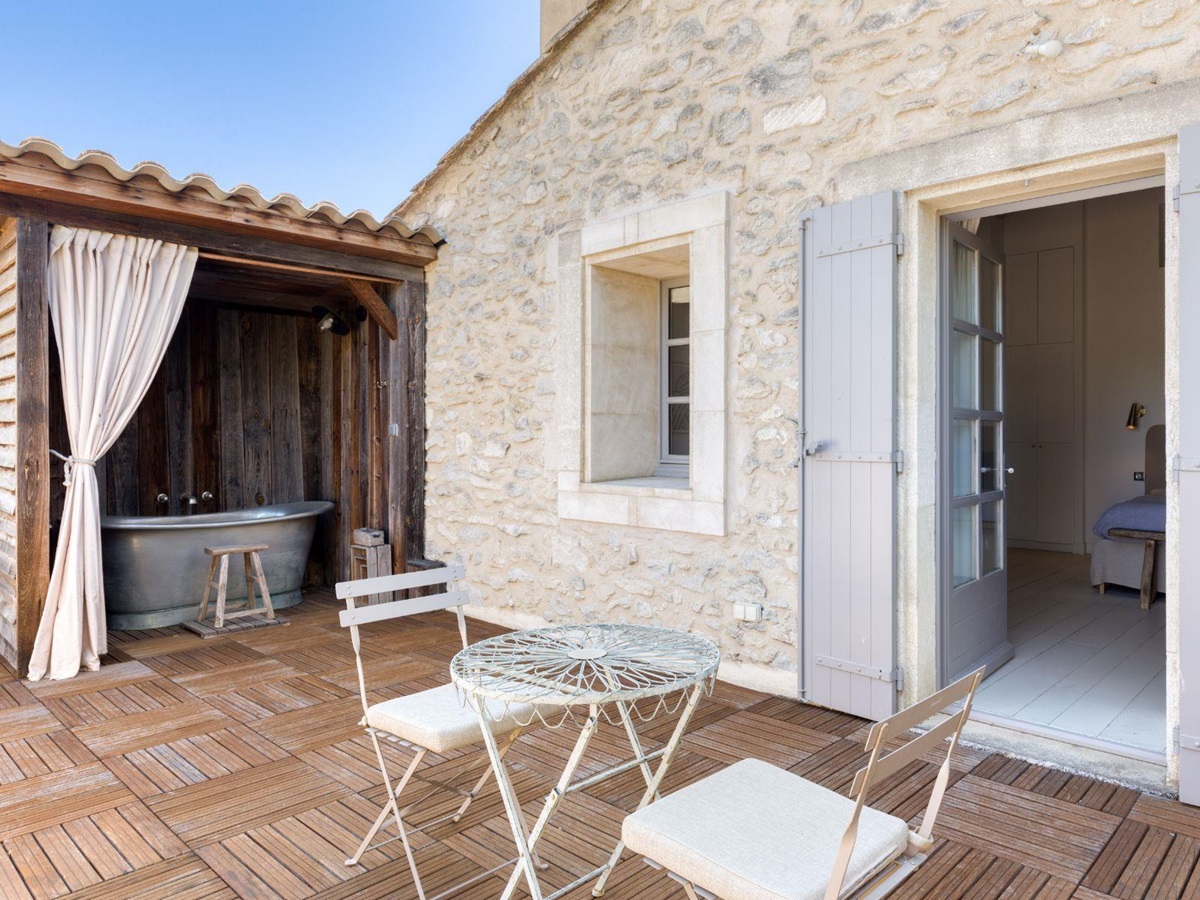 Outdoor Bath at La Roulotte in Provence