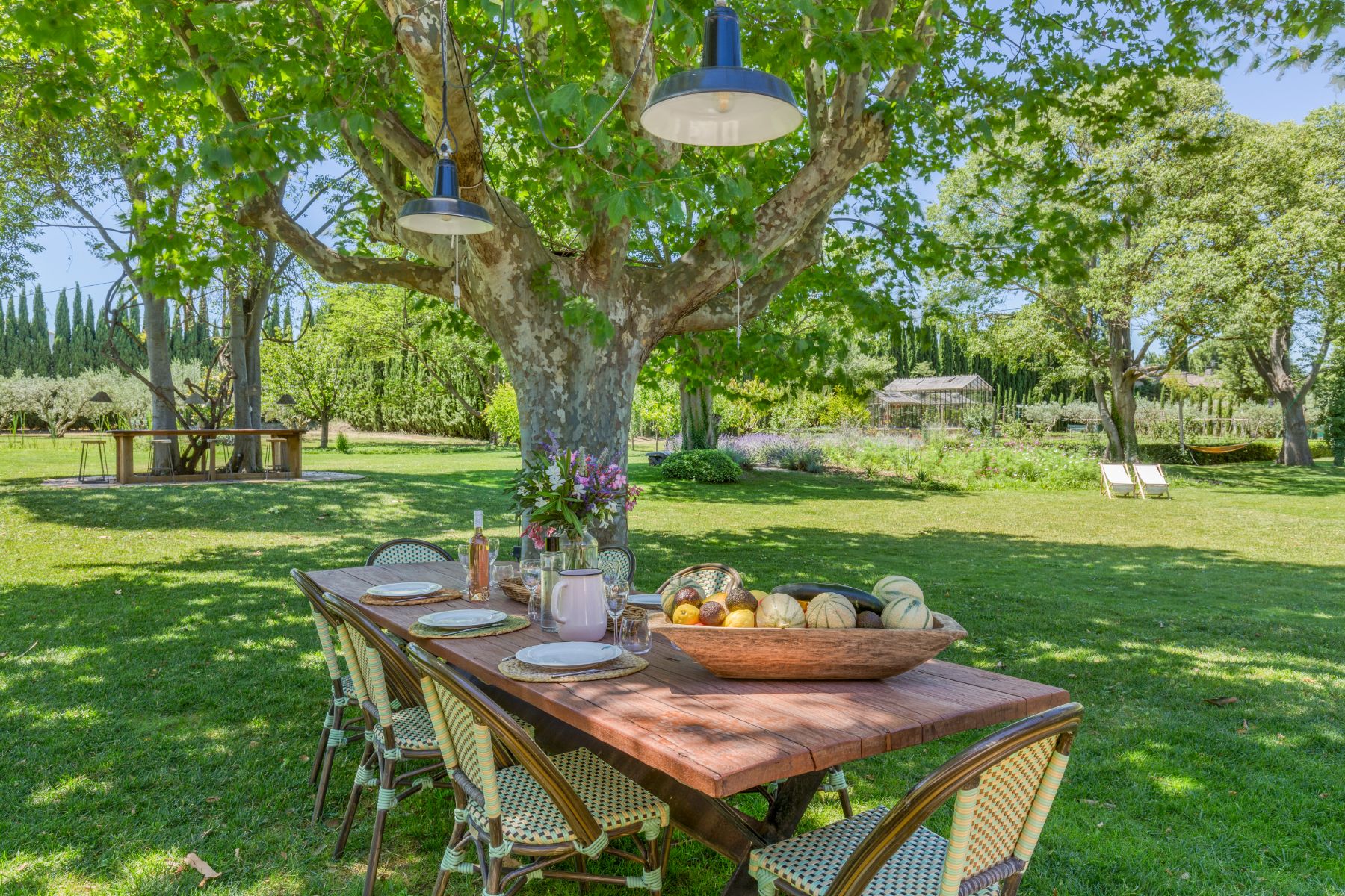 Outdoor Dining at La Roulotte in Provence