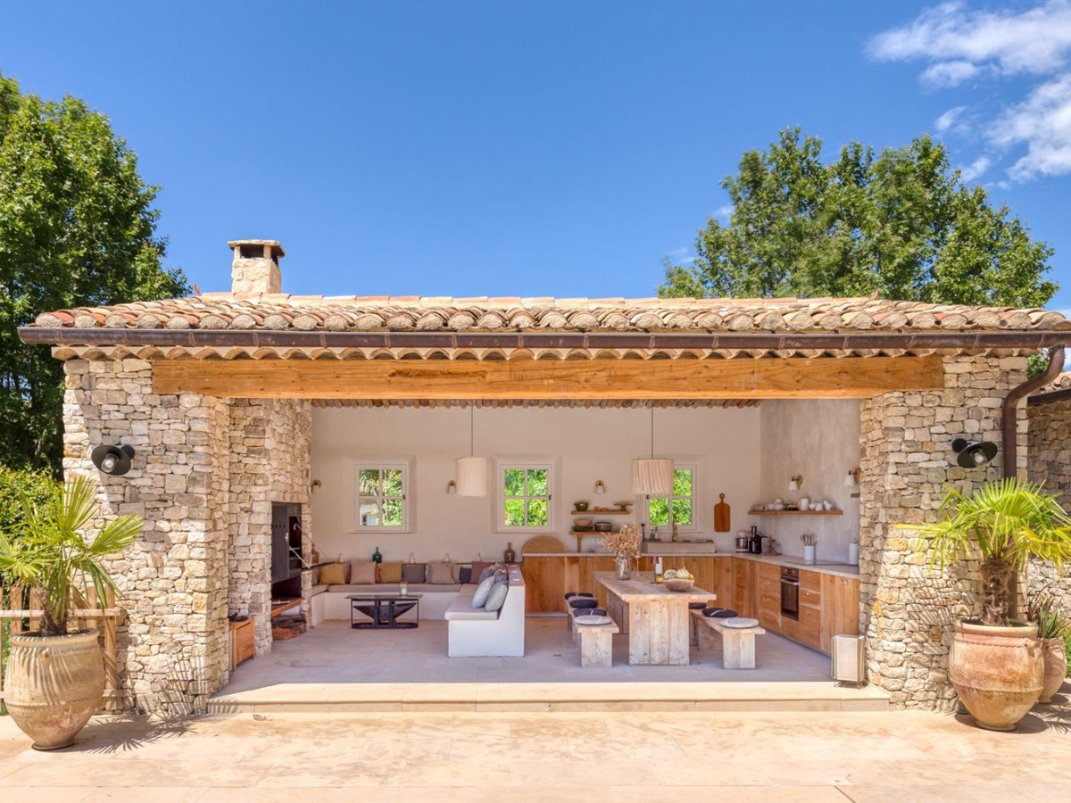 Outdoor Living at La Roulotte in Provence